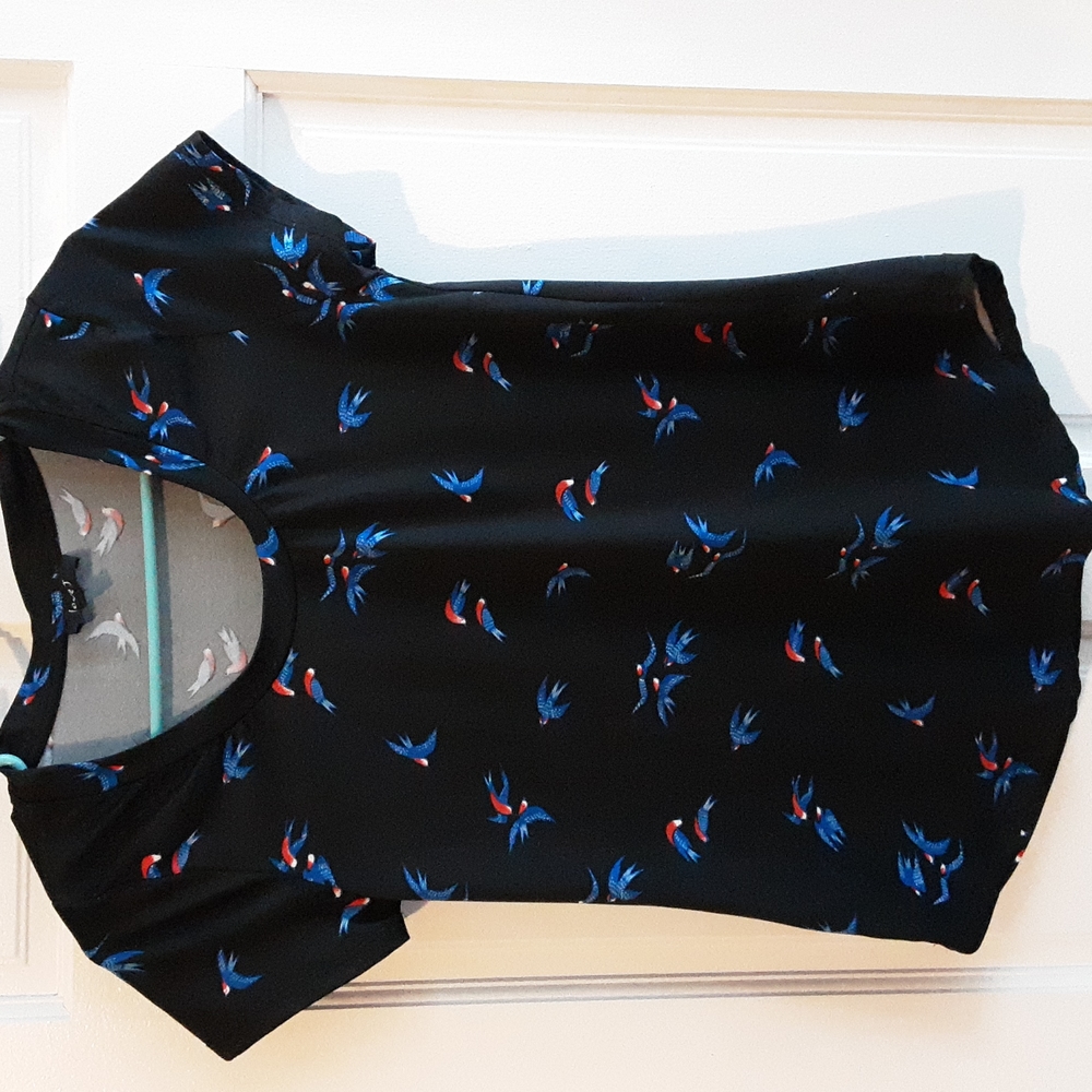 Stretch Top Small/Med Bird Pattern Black Red Blue LoveJ Short Sleeve Cute